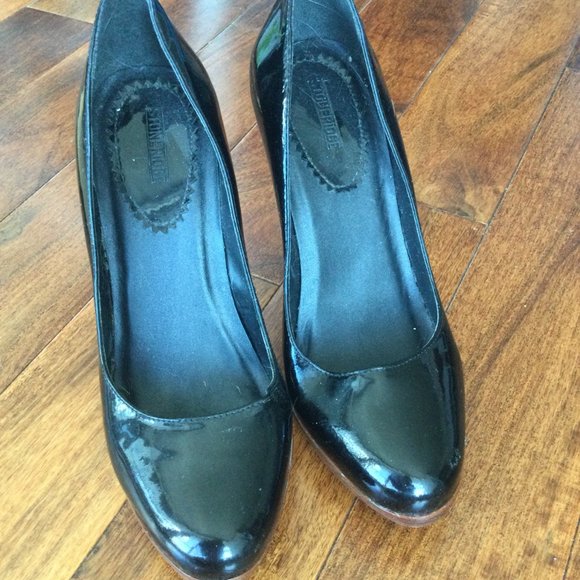 Stoneridge black patent leather heels - Picture 2 of 2